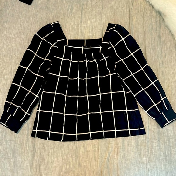 J. Crew size 6 blue and white top. - Picture 3 of 7